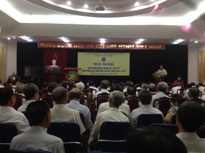 ນະຄອນຮ່າໂນ້ຍຍ້ອງຍໍຊາວຄຼິດດີເດັ່ນ